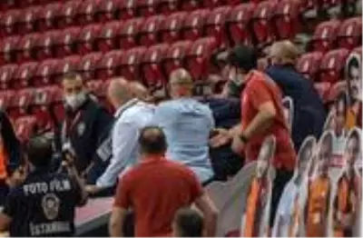 Gaziantep FK Asbaşkanı Müslüm Özmen'den çarpıcı iddia: Necati Ateş, tribünde bizi dövmeye kalktı Gaziantep FK Asbaşkanı Müslüm Özmen'den çarpıcı iddia: Necati Ateş, tribünde bizi dövmeye kalktı