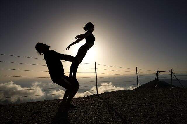 Gün batımında 2365 metre yükseklikte yoga yaptılar