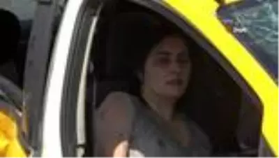 Kağıthane'de zincirleme kaza: Taksi ok gibi bariyere saplandı, kadın yolcu araçta sıkıştı Kağıthane'de zincirleme kaza: Taksi ok gibi bariyere saplandı, kadın yolcu araçta sıkıştı