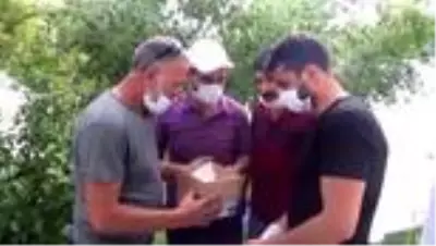 Keklik yavrularını Doğa Koruma ve Milli Parklar Şube Müdürlüğüne teslim etti