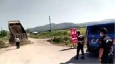 Kız istemeden sonra karantinaya alınan mahalleye girişler kapatıldı Kız istemeden sonra karantinaya alınan mahalleye girişler kapatıldı