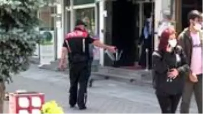 Maske cezasından kaçan vatandaş sığındığı iş merkezinde kıskıvrak yakalandı Maske cezasından kaçan vatandaş sığındığı iş merkezinde kıskıvrak yakalandı