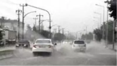 Meteoroloji, 3 il için sağanak, dolu ve hortum uyarısında bulundu Meteoroloji, 3 il için sağanak, dolu ve hortum uyarısında bulundu