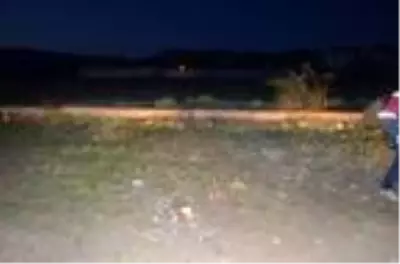 Otomobilde arkadaşını başından vurup, dere kenarında ölüme terk etti