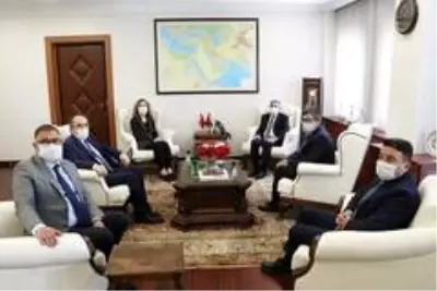 Rektör Çakar ve ekibi Vali Atay'a hayırlı olsun ziyaretinde bulundu Rektör Çakar ve ekibi Vali Atay'a hayırlı olsun ziyaretinde bulundu
