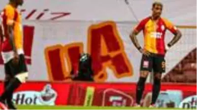 Şampiyonluğu zora sokan Galatasaray'da yaşanacak gelir kaybı 32 milyon euroyu bulacak Şampiyonluğu zora sokan Galatasaray'da yaşanacak gelir kaybı 32 milyon euroyu bulacak