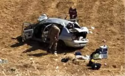 Siirt'te tarlaya uçan otomobil hurdaya döndü: 5 yaralı Siirt'te tarlaya uçan otomobil hurdaya döndü: 5 yaralı