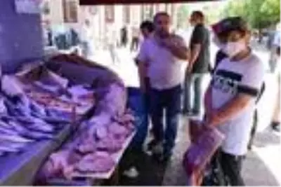 Dev yayın balığı kilosu 40 liradan kapış kapış satıldı Dev yayın balığı kilosu 40 liradan kapış kapış satıldı