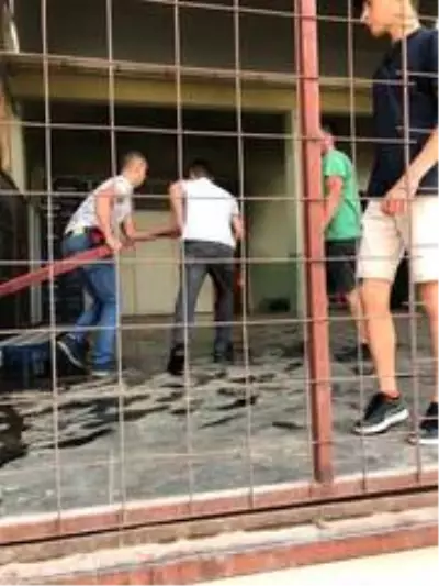 Toptancı hali ardiyesi yangınında plastik kasalar kül oldu Haberler