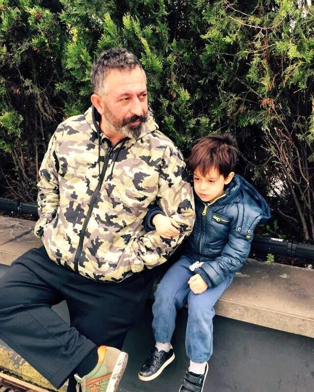 Ünlü komedyen Cem Yılmaz'dan Babalar Günü paylaşımı Ünlü komedyen Cem Yılmaz'dan Babalar Günü paylaşımı