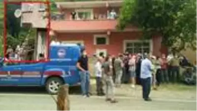 Uzaklaştırma kararı verilen koca, eşini uyurken öldürdü ardından kendisini astı Uzaklaştırma kararı verilen koca, eşini uyurken öldürdü ardından kendisini astı