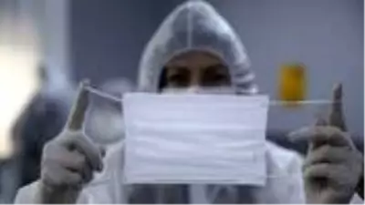 Uzun süre kullanılan maskeler koronavirüsün yayılma riskini artırıyor Uzun süre kullanılan maskeler koronavirüsün yayılma riskini artırıyor
