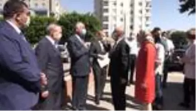 Vali Demirtaş ve ailesine hüzünlü veda Vali Demirtaş ve ailesine hüzünlü veda