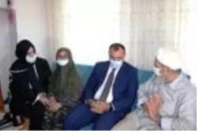 Vali Kaldırım'dan ilk ziyaret Şehit Kaymakam Safitürk'ün babasına Vali Kaldırım'dan ilk ziyaret Şehit Kaymakam Safitürk'ün babasına
