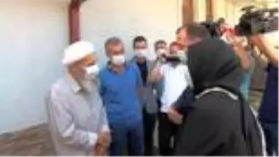 Vali Kaldırım'dan ilk ziyaret Şehit Kaymakam Safitürk'ün babasına Vali Kaldırım'dan ilk ziyaret Şehit Kaymakam Safitürk'ün babasına