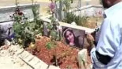 2,5 yıl önce öldürülen Feray Şahin, 26. yaş gününde mezarı başında anıldı 2,5 yıl önce öldürülen Feray Şahin, 26. yaş gününde mezarı başında anıldı