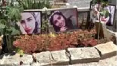 2,5 yıl önce öldürülen Feray Şahin, 26. yaş gününde mezarı başında anıldı 2,5 yıl önce öldürülen Feray Şahin, 26. yaş gününde mezarı başında anıldı