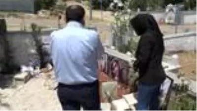 2,5 yıl önce öldürülen Feray Şahin, 26. yaş gününde mezarı başında anıldı 2,5 yıl önce öldürülen Feray Şahin, 26. yaş gününde mezarı başında anıldı