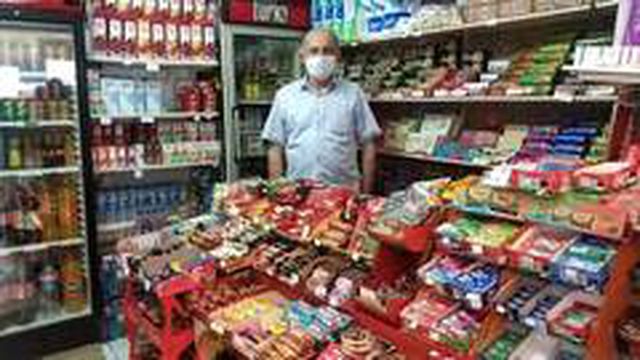 30 yıllık mahalle bakkalı 9 metrekarelik dükkanda marketlere direniyor