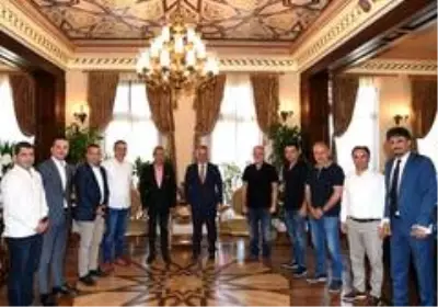 AGC'den Veli Yazıcı'ya 'Hayırlı olsun' ziyareti AGC'den Veli Yazıcı'ya 'Hayırlı olsun' ziyareti