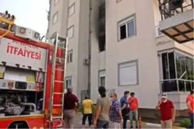 Antalya'da site içerisinde çıkan yangın korkuttu