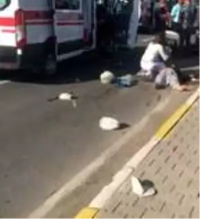 Edremit'te otomobil patpata çarptı: 3 yaralı