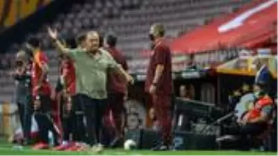 Fatih Terim, Gaziantep maçının biletini Belhanda, Jimmy Durmaz ve Sekidika'ya kesti Fatih Terim, Gaziantep maçının biletini Belhanda, Jimmy Durmaz ve Sekidika'ya kesti