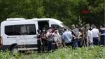 MANİSA Kesik kol cinayetini işlediğini itiraf eden zanlıya, keşif yaptırıldı MANİSA Kesik kol cinayetini işlediğini itiraf eden zanlıya, keşif yaptırıldı