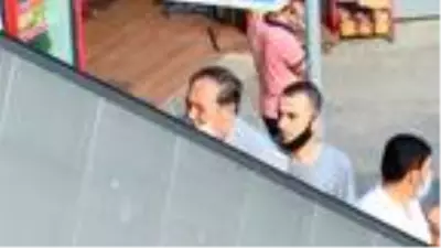 Maskeyi yüzlerine değil çenelerine taktılar
