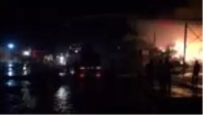 Son dakika haberleri! Niğde'de hayvan çiftliği deposunda yangın Son dakika haberleri! Niğde'de hayvan çiftliği deposunda yangın