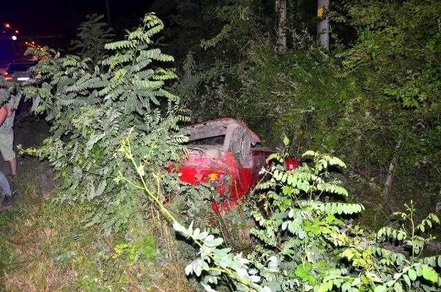 Samsun'da şarampole yuvarlanan araç hurdaya döndü Samsun'da şarampole yuvarlanan araç hurdaya döndü