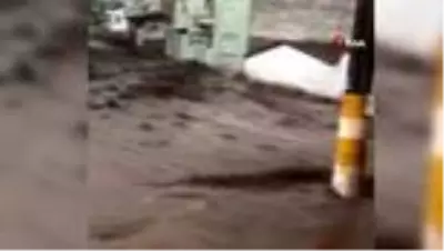 Sel suları Manisa'da bir mahalleyi yıktı geçti Sel suları Manisa'da bir mahalleyi yıktı geçti