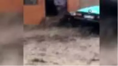 Sel suları Manisa'da bir mahalleyi yıktı geçti Sel suları Manisa'da bir mahalleyi yıktı geçti