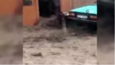 Sel suları Manisa'da bir mahalleyi yıktı geçti Sel suları Manisa'da bir mahalleyi yıktı geçti