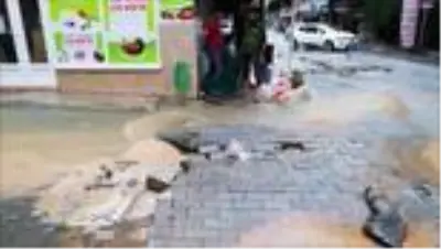 Soma'da sağanak ve dolu etkili oldu Soma'da sağanak ve dolu etkili oldu