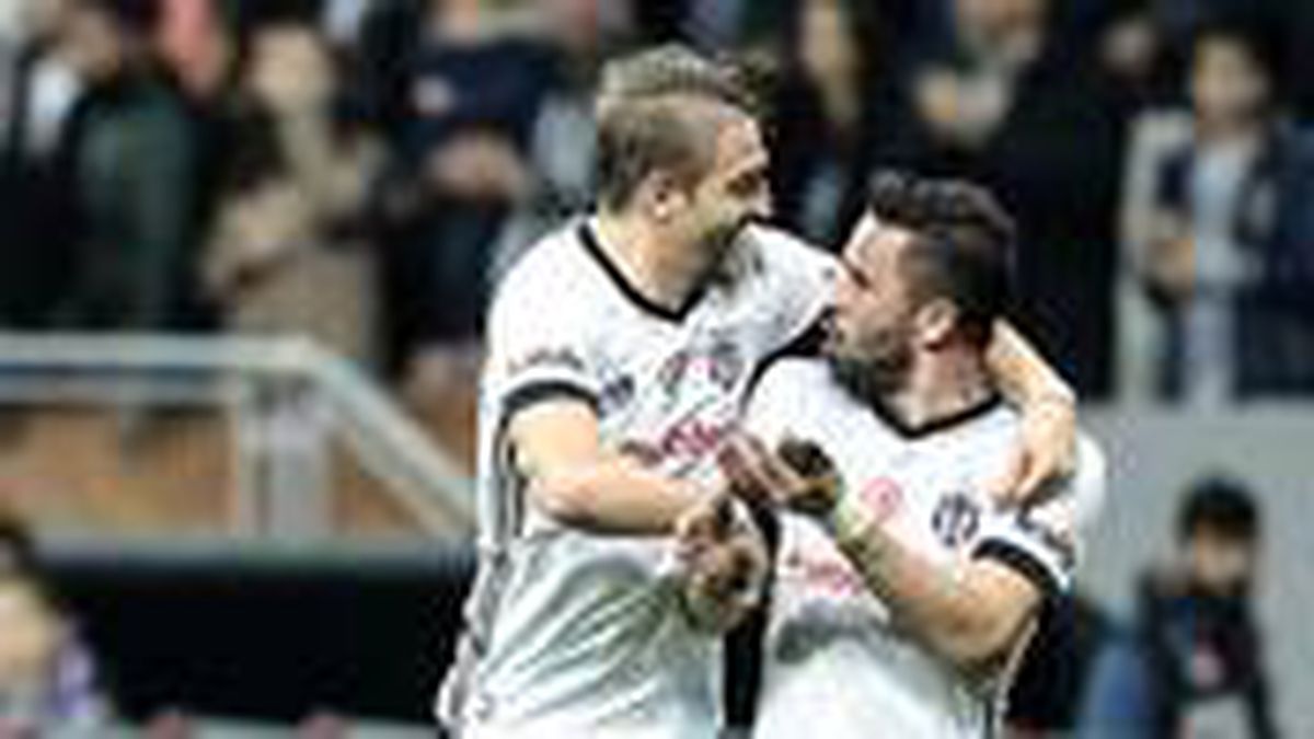 Caner Erkin'in sezon sonu Beşiktaş'tan ayrılacağı kesinleşti