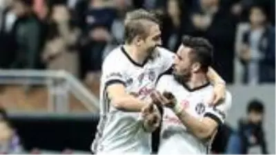 Caner Erkin'in sezon sonu Beşiktaş'tan ayrılacağı kesinleşti Caner Erkin'in sezon sonu Beşiktaş'tan ayrılacağı kesinleşti