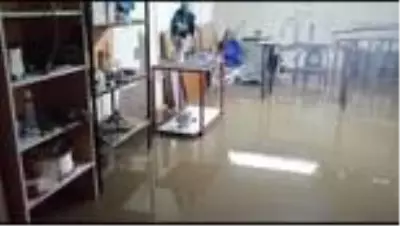 Tekirdağ'da sağanak hayatı olumsuz etkiliyor Tekirdağ'da sağanak hayatı olumsuz etkiliyor