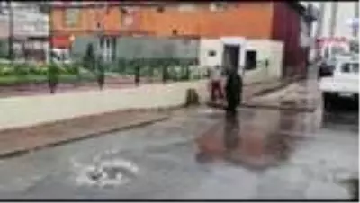 Tekirdağ'da sağanak hayatı olumsuz etkiliyor Tekirdağ'da sağanak hayatı olumsuz etkiliyor