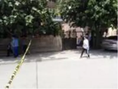 Tüfekle selfie çekmek isteyen genç kız, başından ağır yaralandı Tüfekle selfie çekmek isteyen genç kız, başından ağır yaralandı