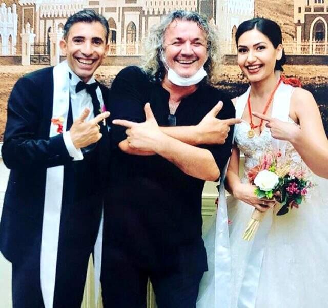 Ünlü oyuncu Mert Turak, dün Birgül Kurtçu ile evlendi