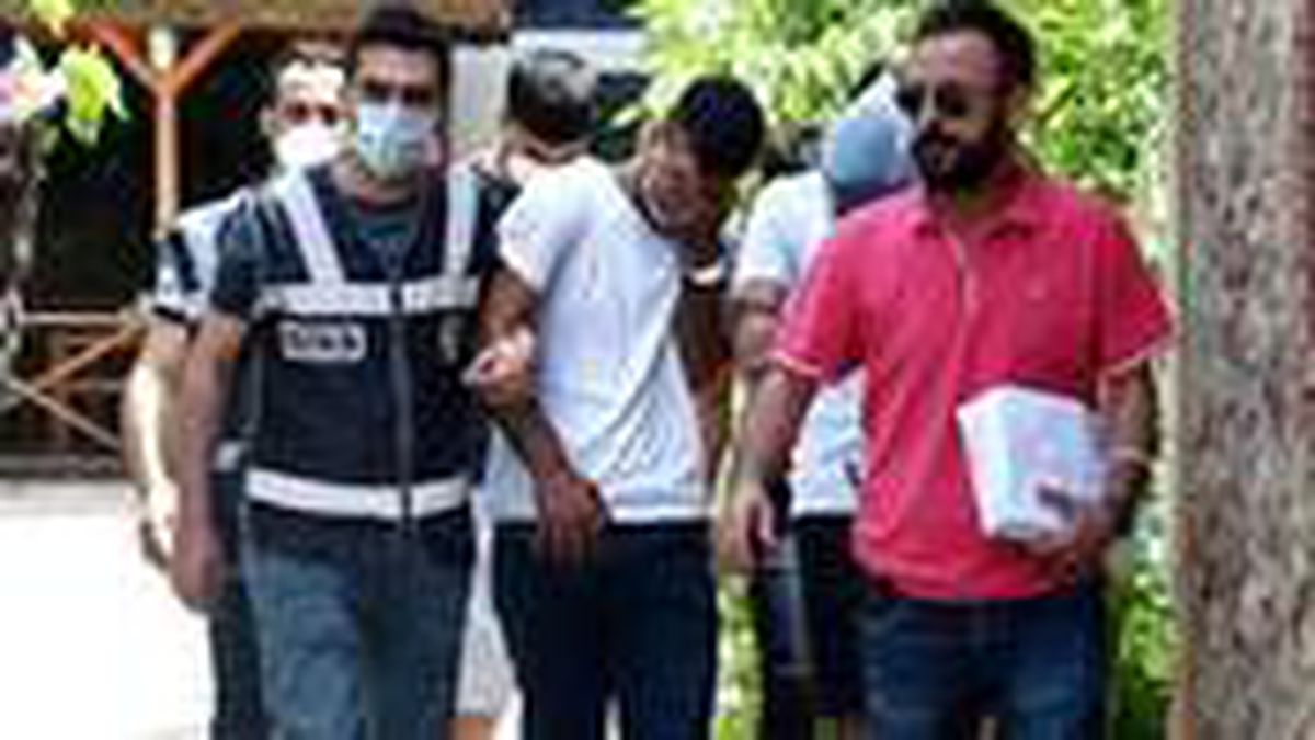 4 ev soyan fenomen ve 3 arkadaşı, işler yolunda gitsin diye dilenciye para vermiş