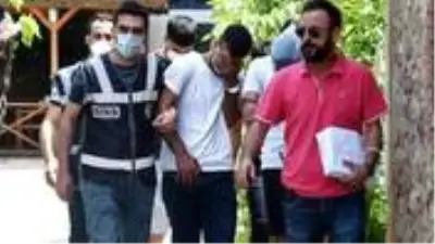 4 ev soyan fenomen ve 3 arkadaşı, işler yolunda gitsin diye dilenciye para vermiş