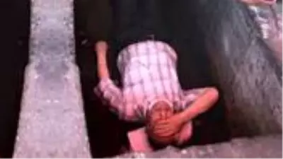 Adres sormak için girdiği tamirhanede kanala düşen vatandaş hastanelik oldu Adres sormak için girdiği tamirhanede kanala düşen vatandaş hastanelik oldu