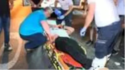 Avcılar'da bariyerlere çarpan otomobilin sürücüsü ağır yaralandı
