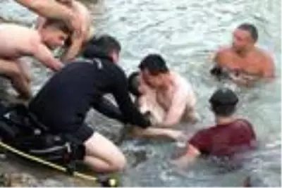 Derede kaybolan Ayberk'in cansız bedenine ulaşıldı! Anne ve babası fenalaştı, dedesi kalp krizi geçirdi Derede kaybolan Ayberk'in cansız bedenine ulaşıldı! Anne ve babası fenalaştı, dedesi kalp krizi geçirdi