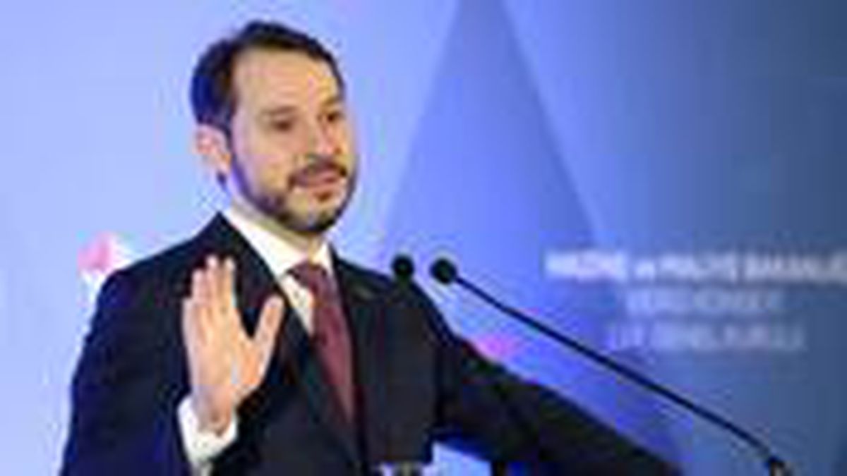 Bakan Albayrak: TL'ye güvenen herkes kazanacak