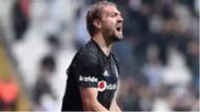Beşiktaş'la sözleşme yenilemeyecek olan Caner Erkin Fenerbahçe ile anlaştı Beşiktaş'la sözleşme yenilemeyecek olan Caner Erkin Fenerbahçe ile anlaştı