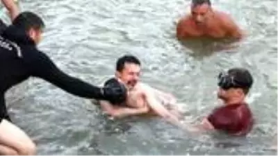 Derede kaybolan Ayberk'in cansız bedenine ulaşıldı! Anne ve babası fenalaştı, dedesi kalp krizi geçirdi Derede kaybolan Ayberk'in cansız bedenine ulaşıldı! Anne ve babası fenalaştı, dedesi kalp krizi geçirdi