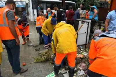 Esenyurt'ta sel baskınının yaraları sarılmaya devam ediyor